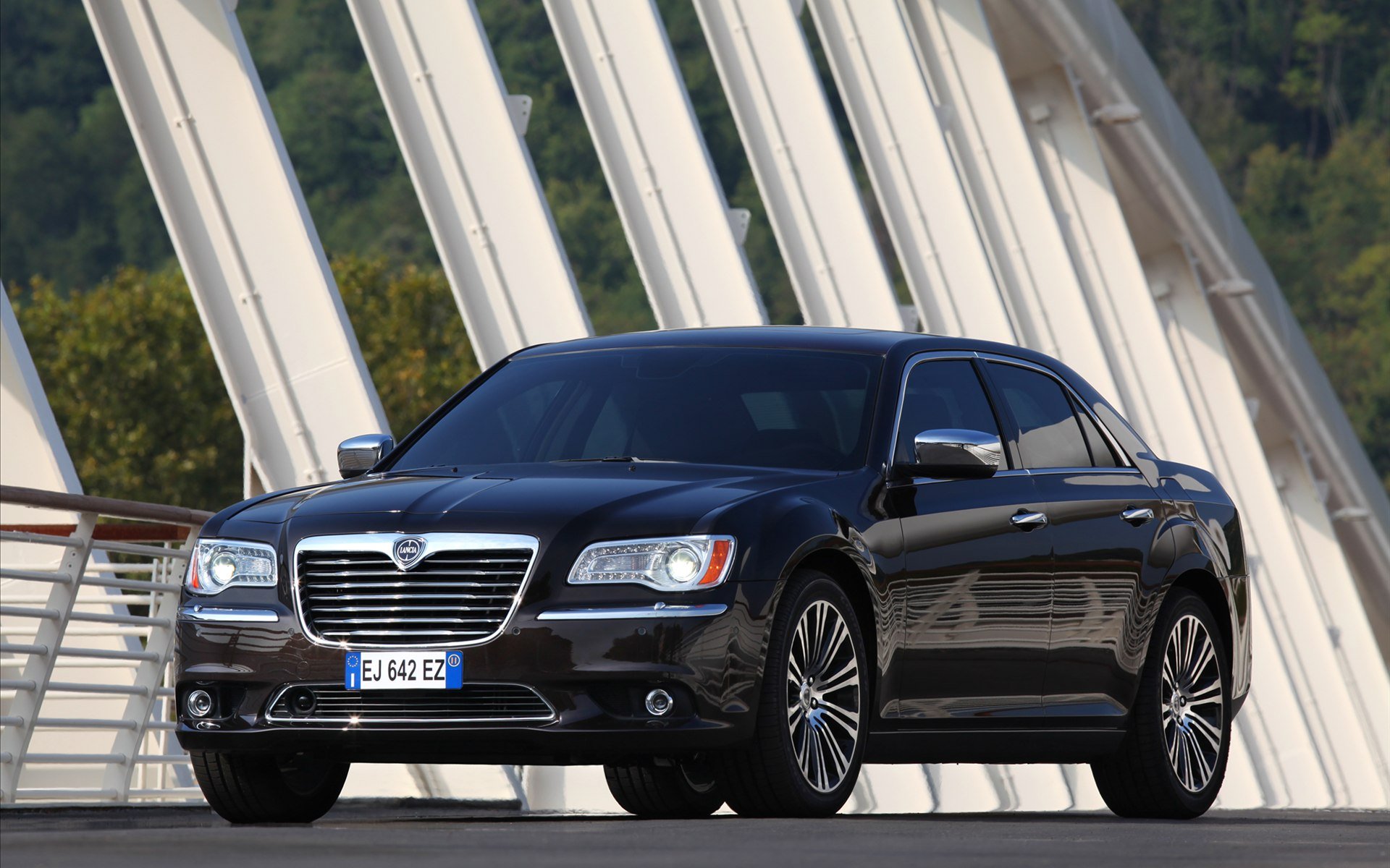 Download Vehicle Lancia Thema HD Wallpaper
