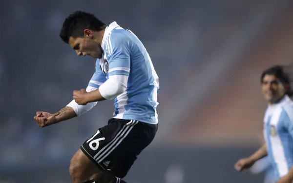 HD desktop wallpaper of soccer player Sergio Agüero in Argentina's national team kit celebrating during a sports match.