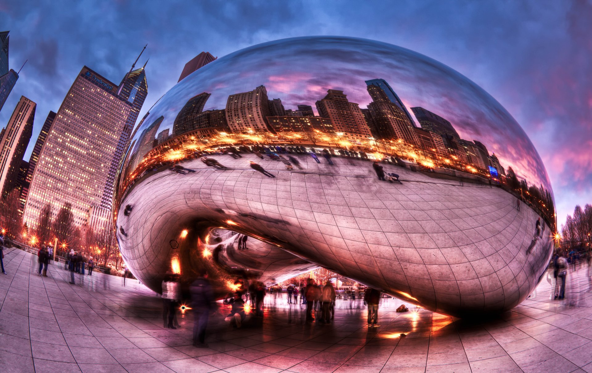 4K Ultra HD desktop wallpaper showcasing Chicago's iconic Cloud Gate sculpture reflecting the city skyline at dusk, highlighting man-made architectural beauty.