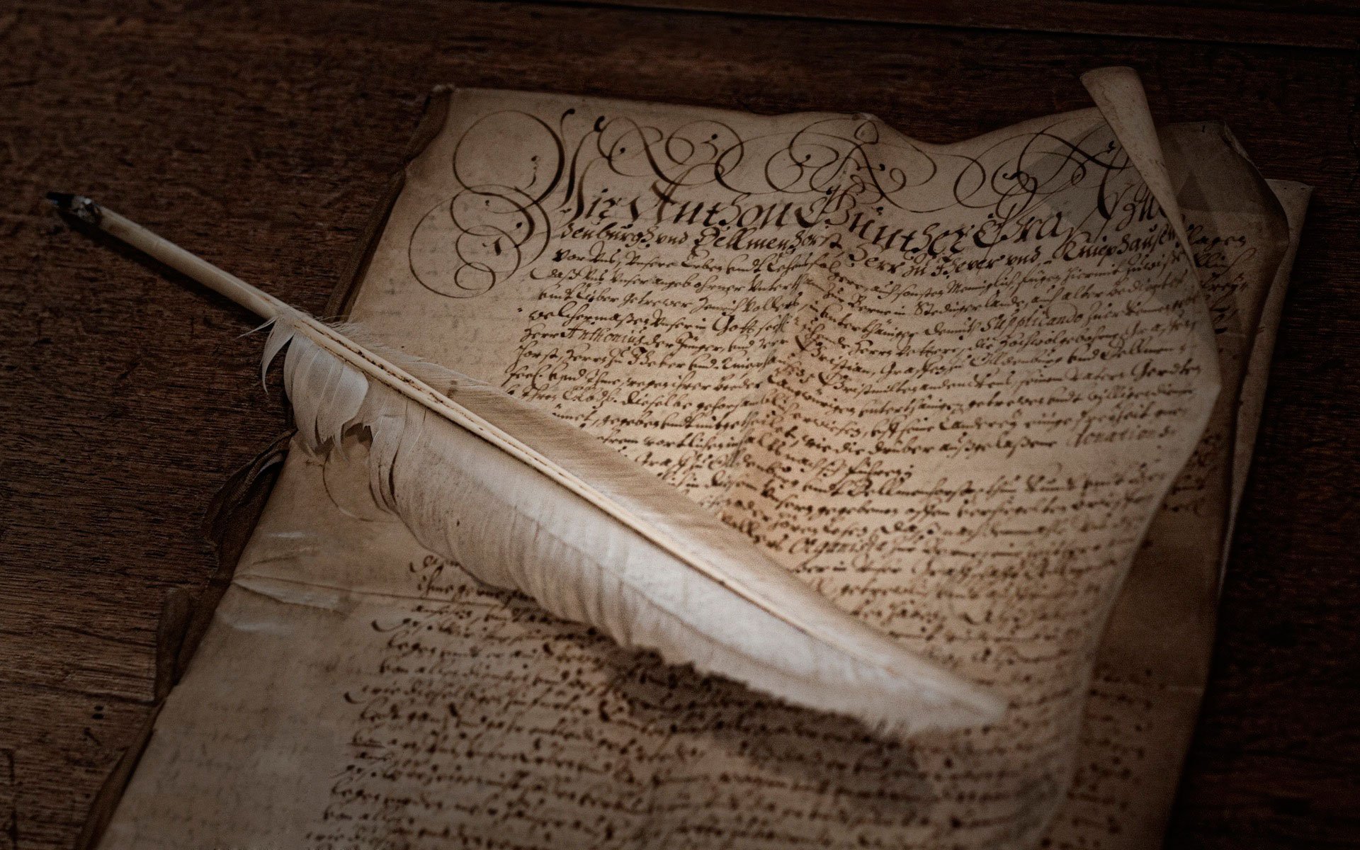 Бумага 18 век. Старинное письмо. Перо для письма. Гусиное перо для письма. Старинные письмена.
