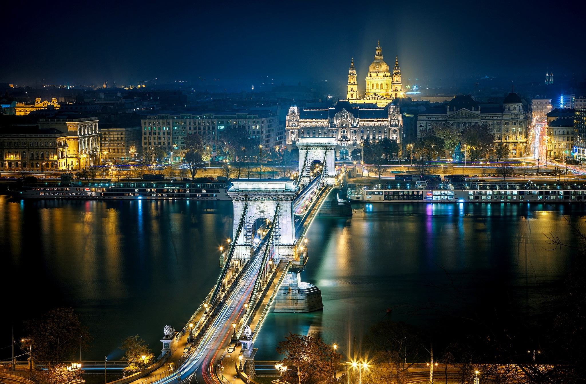 HD Wallpaper Of Budapest s Iconic Chain Bridge At Night