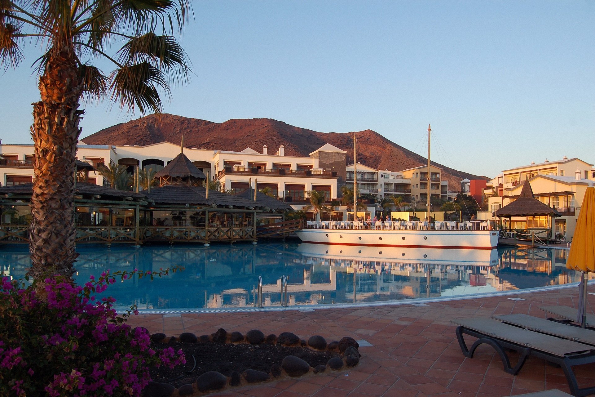 Download Man Made Resort HD Wallpaper