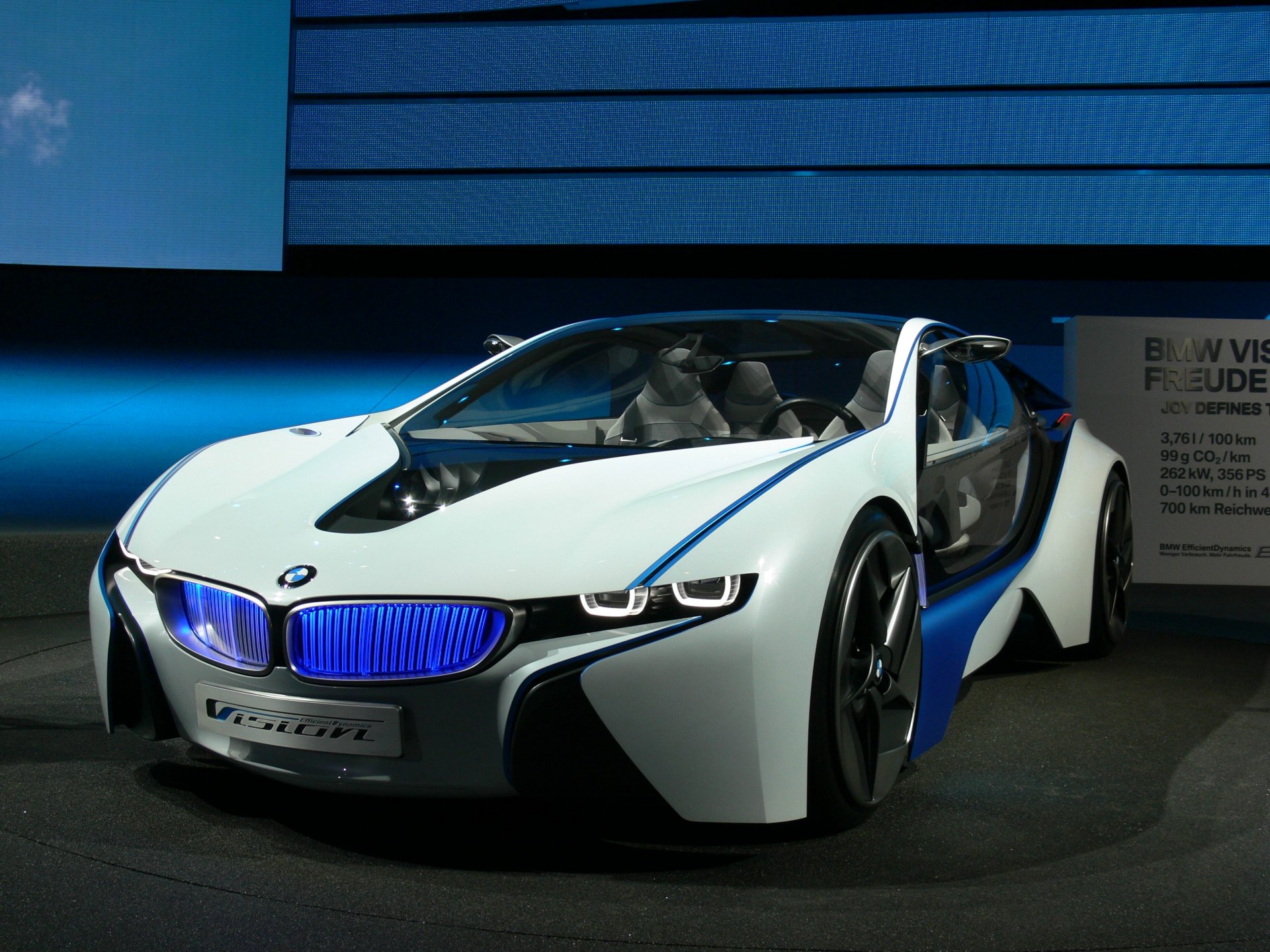 С последней версии самой новой. BMW i8 Roadster 2022. БМВ i8 2022. BMW i8 Vision Concept. БМВ гибрид i8.
