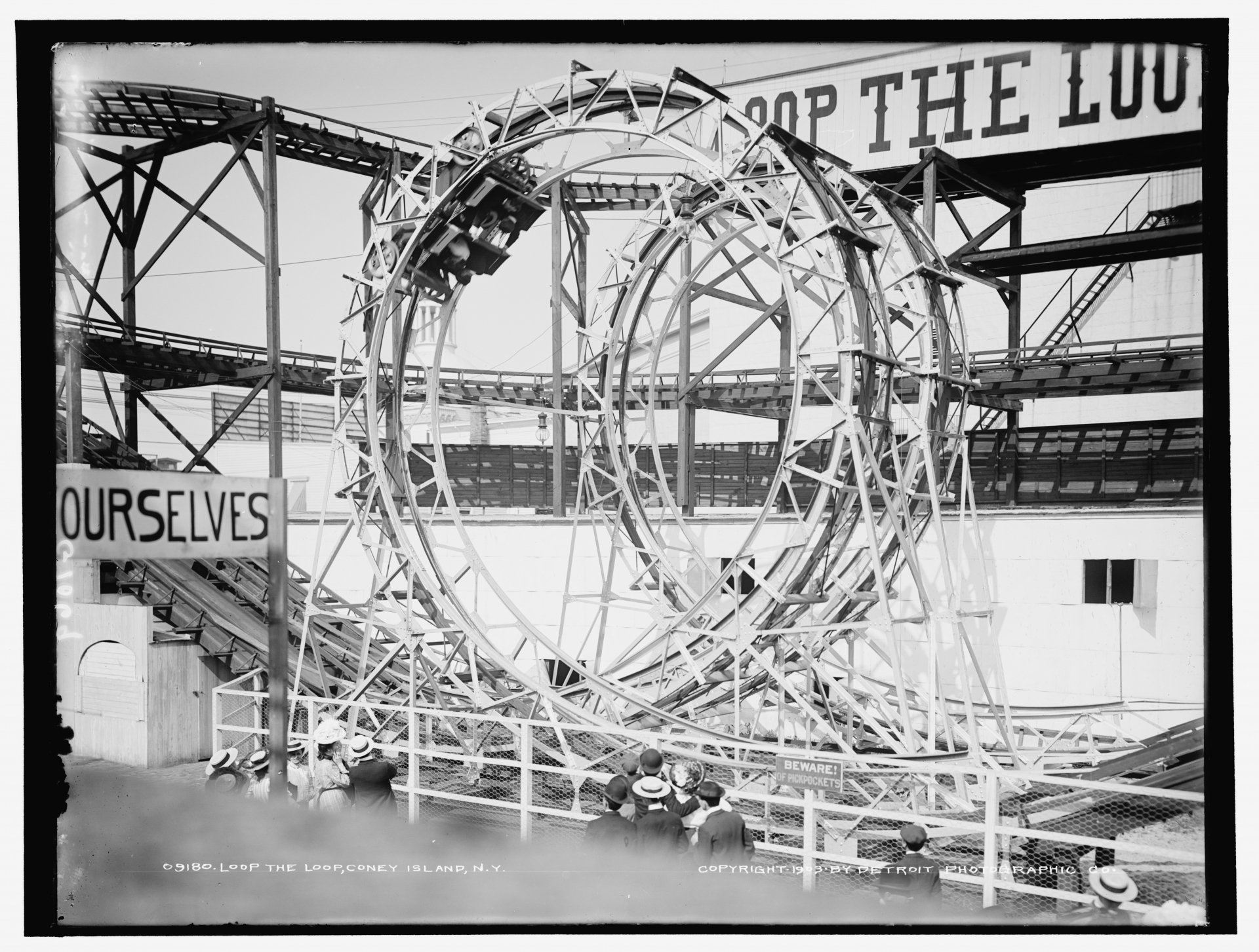 Download Man Made Loop The Loop 8k Ultra HD Wallpaper