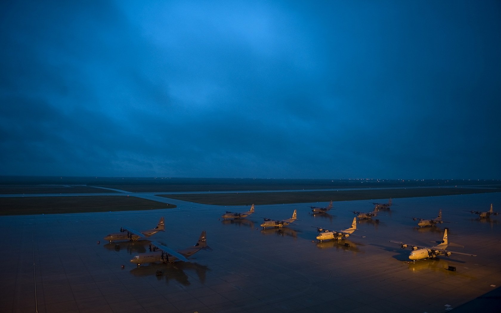Download Military Lockheed C-130 Hercules Wallpaper