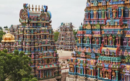 HD PC desktop wallpaper showcasing the vibrant, intricately detailed towers of the Meenakshi Amman Temple, a stunning example of religious architecture.