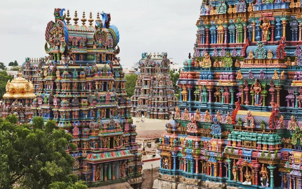 HD PC desktop wallpaper showcasing the vibrant, intricately detailed towers of the Meenakshi Amman Temple, a stunning example of religious architecture.