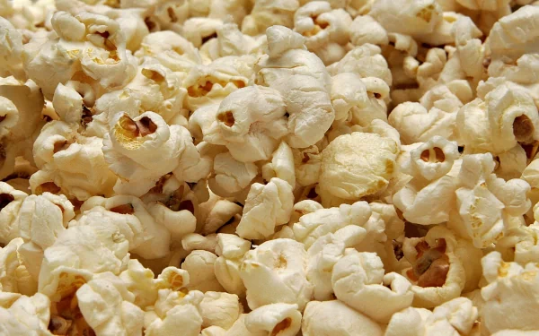HD PC desktop wallpaper: close-up food background of buttery popcorn kernels filling the frame.