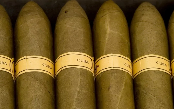 man made cigar HD Desktop Wallpaper | Background Image