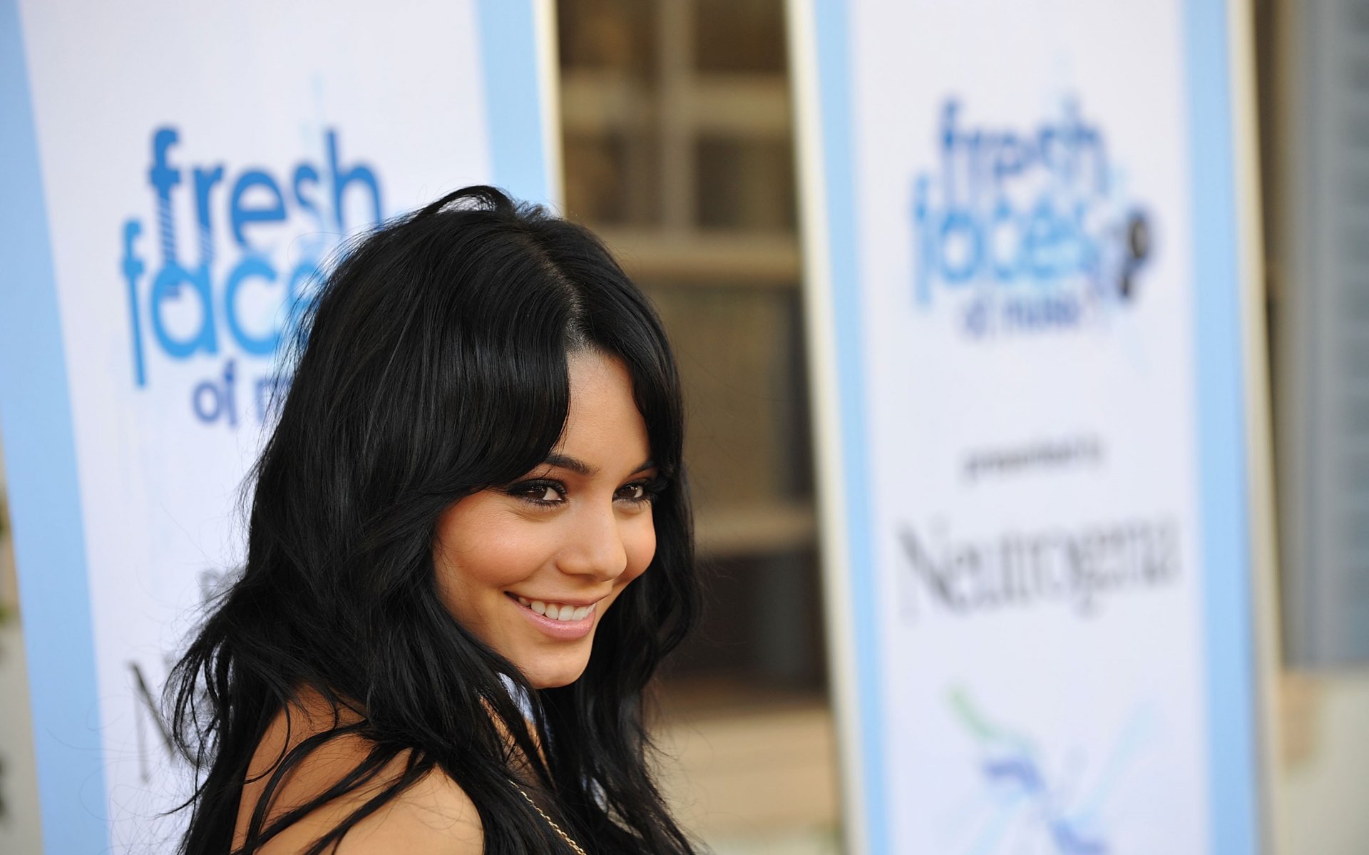 HD PC desktop wallpaper featuring celebrity Vanessa Hudgens smiling at an event with fresh voices branding in the background.