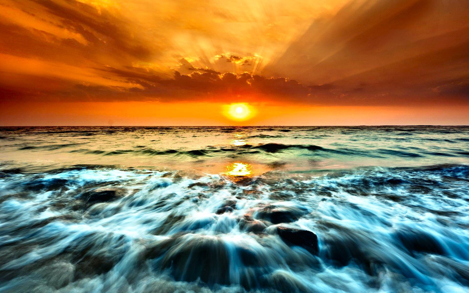 Sunset Serenity: HD Wallpaper of Waves and Ocean Horizon