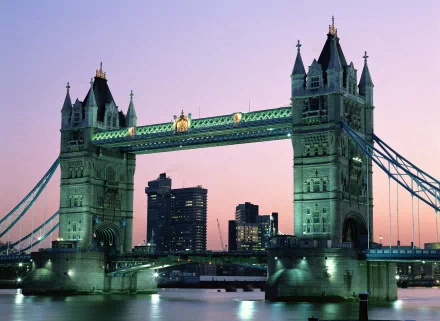 HD desktop wallpaper featuring London’s iconic man-made Tower Bridge illuminated against a twilight sky.