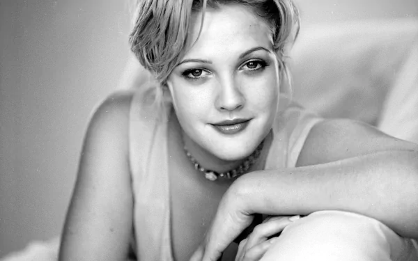 Black and white HD desktop wallpaper featuring a close-up portrait of celebrity Drew Barrymore with a soft, relaxed expression.