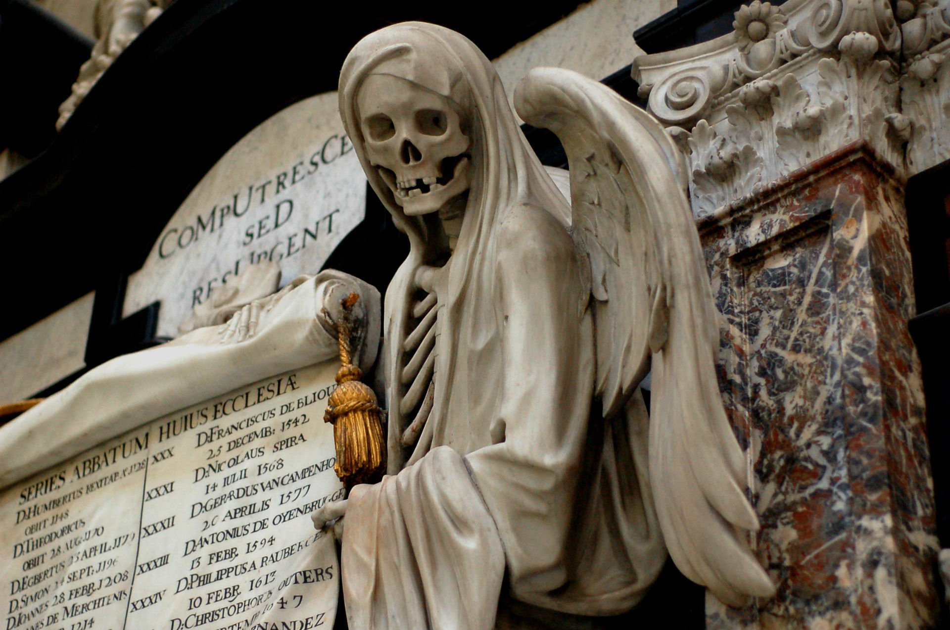 Кладбищенские статуи ангелов Эстетика