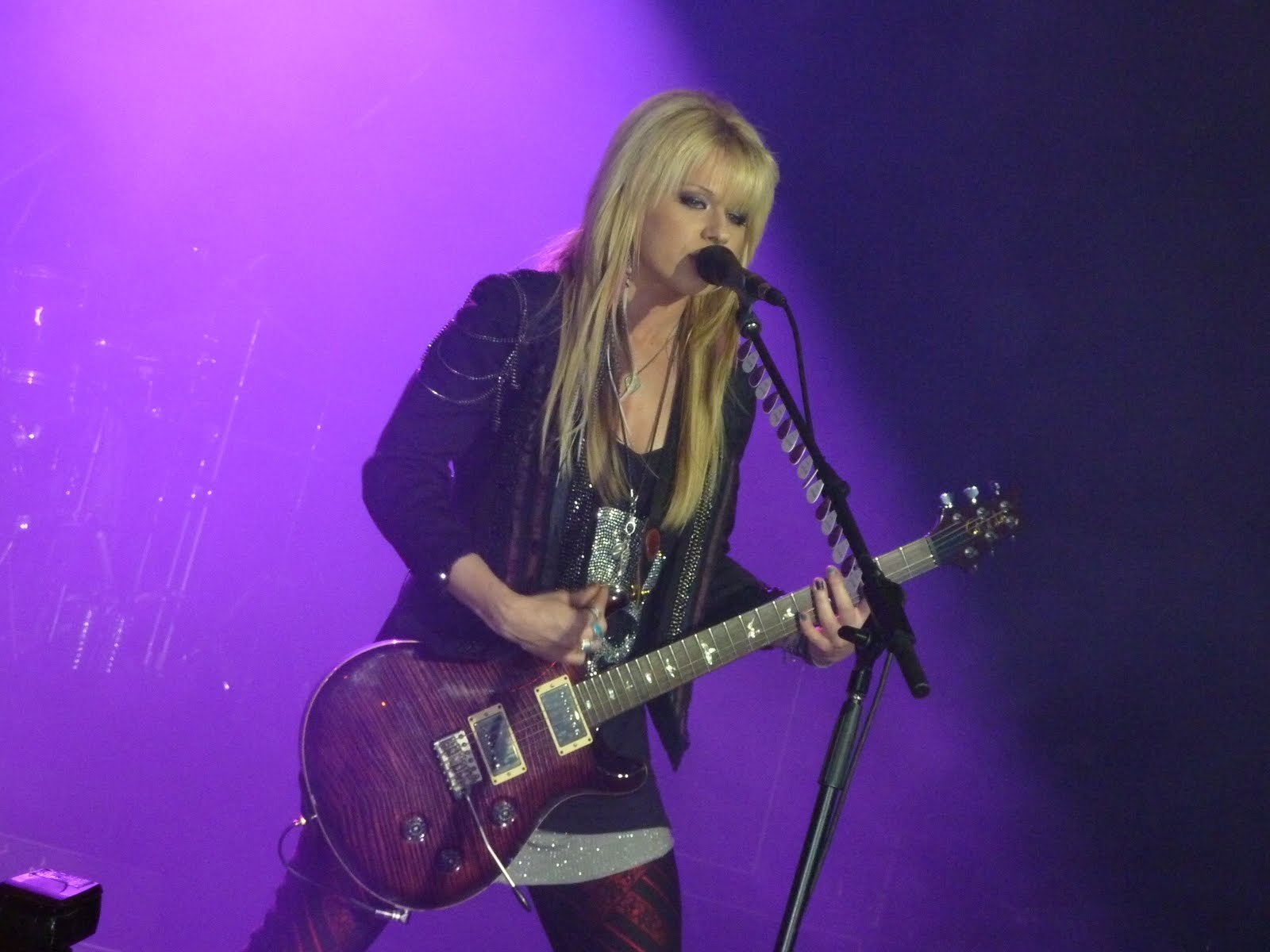 Download Music Orianthi Wallpaper