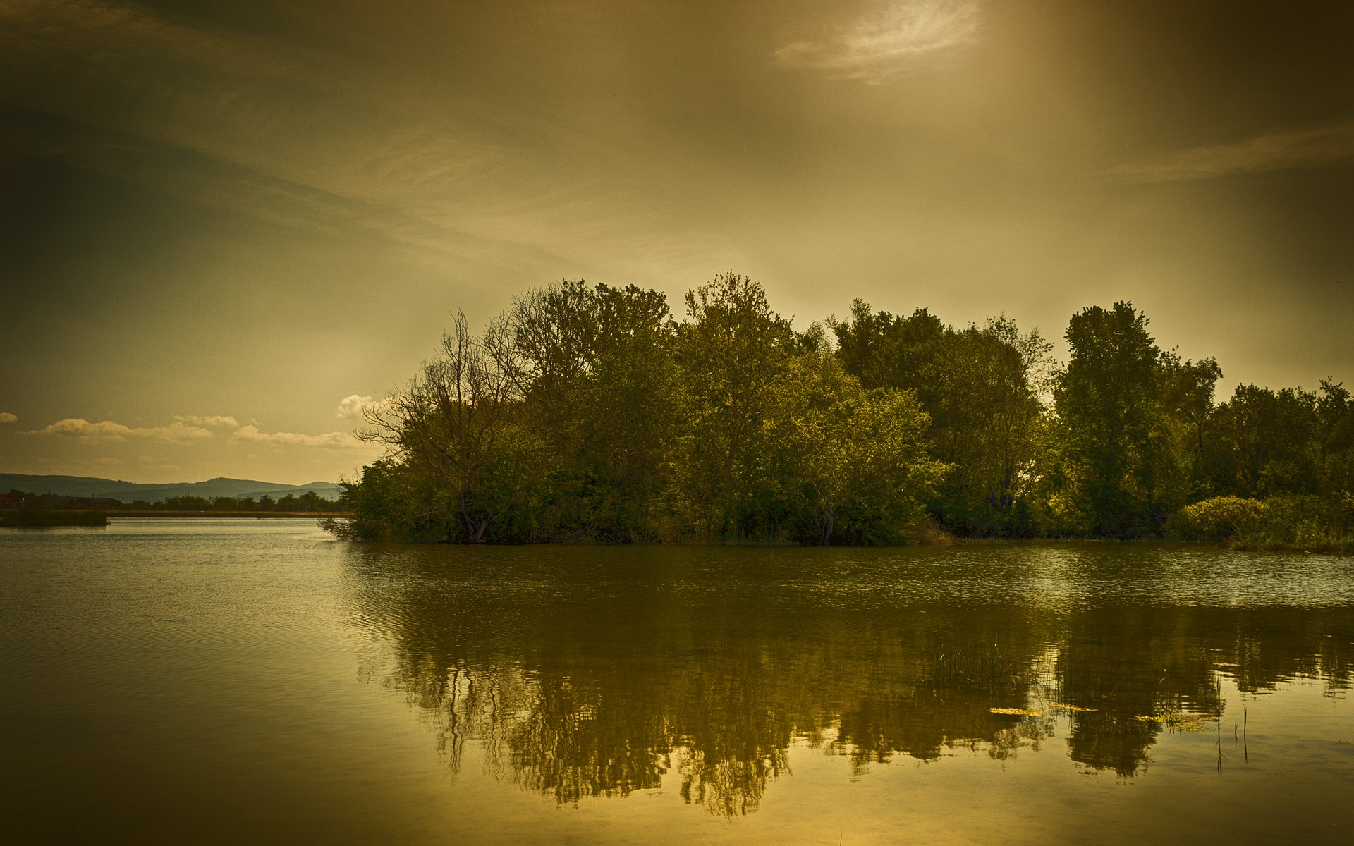 Serene Lake Reflections: HD Nature Wallpaper | 1920x1200 | Wallpaper Abyss