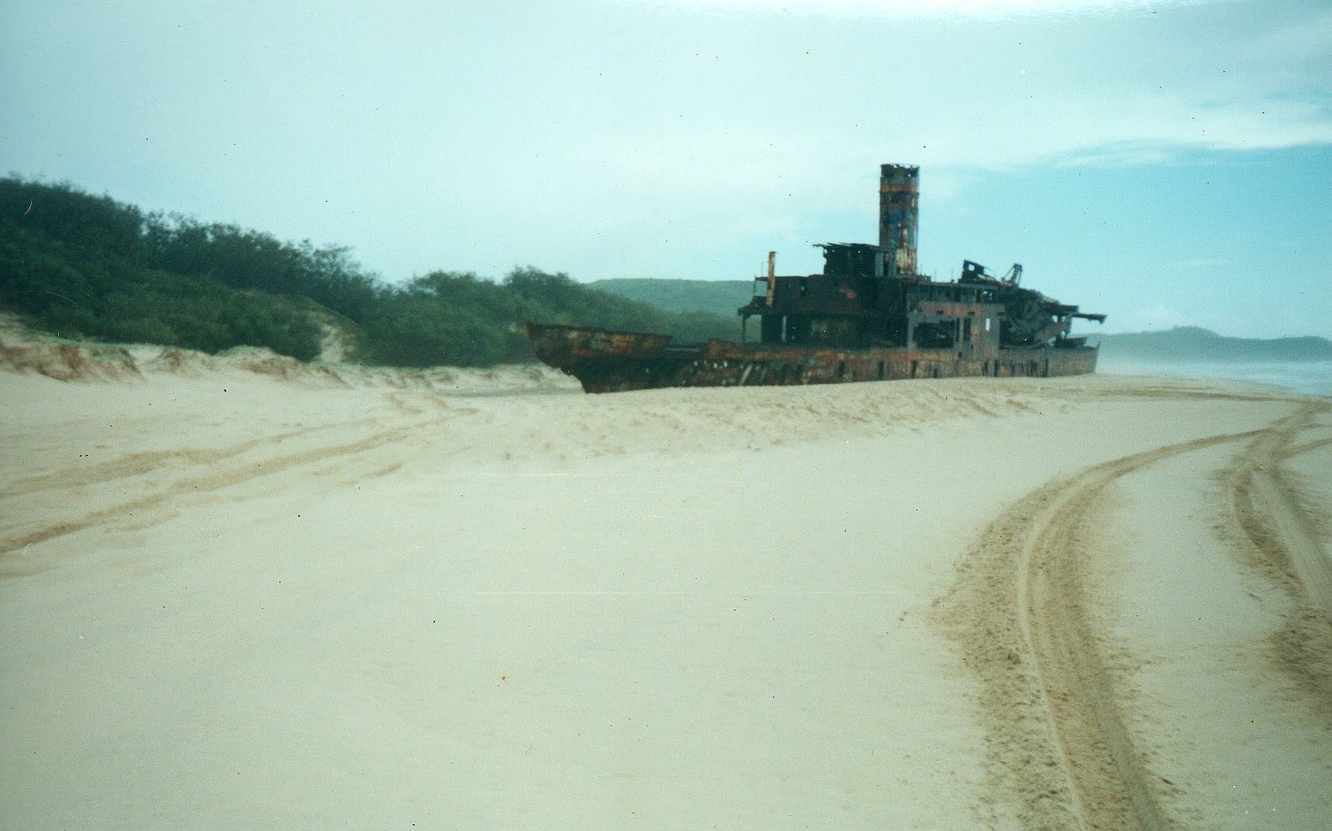 Download Vehicle Wreck HD Wallpaper