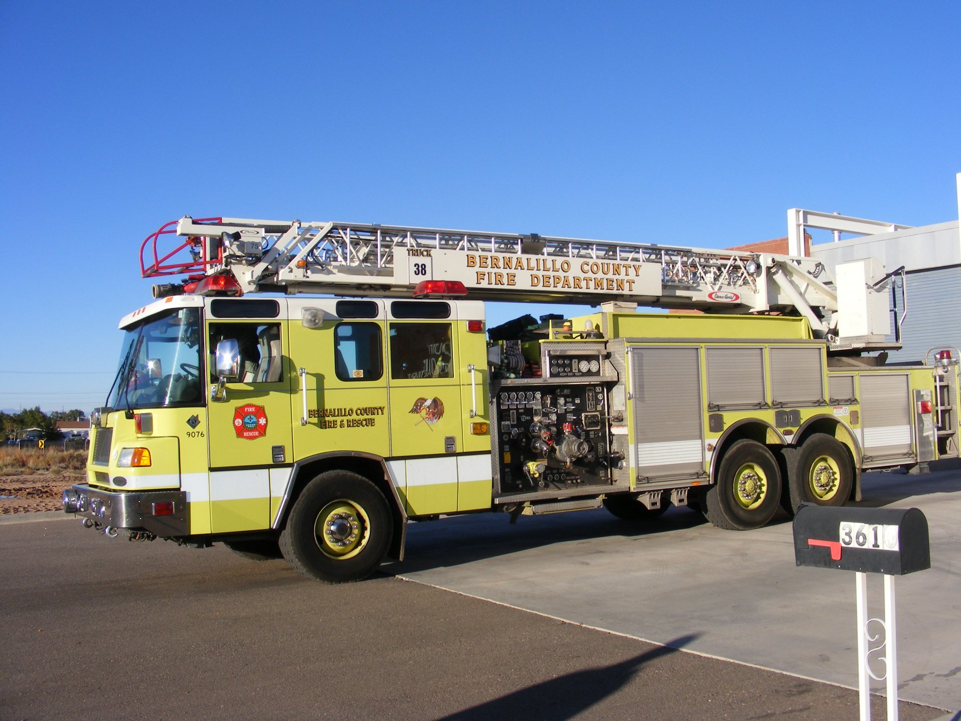 Download Vehicle Fire Truck HD Wallpaper