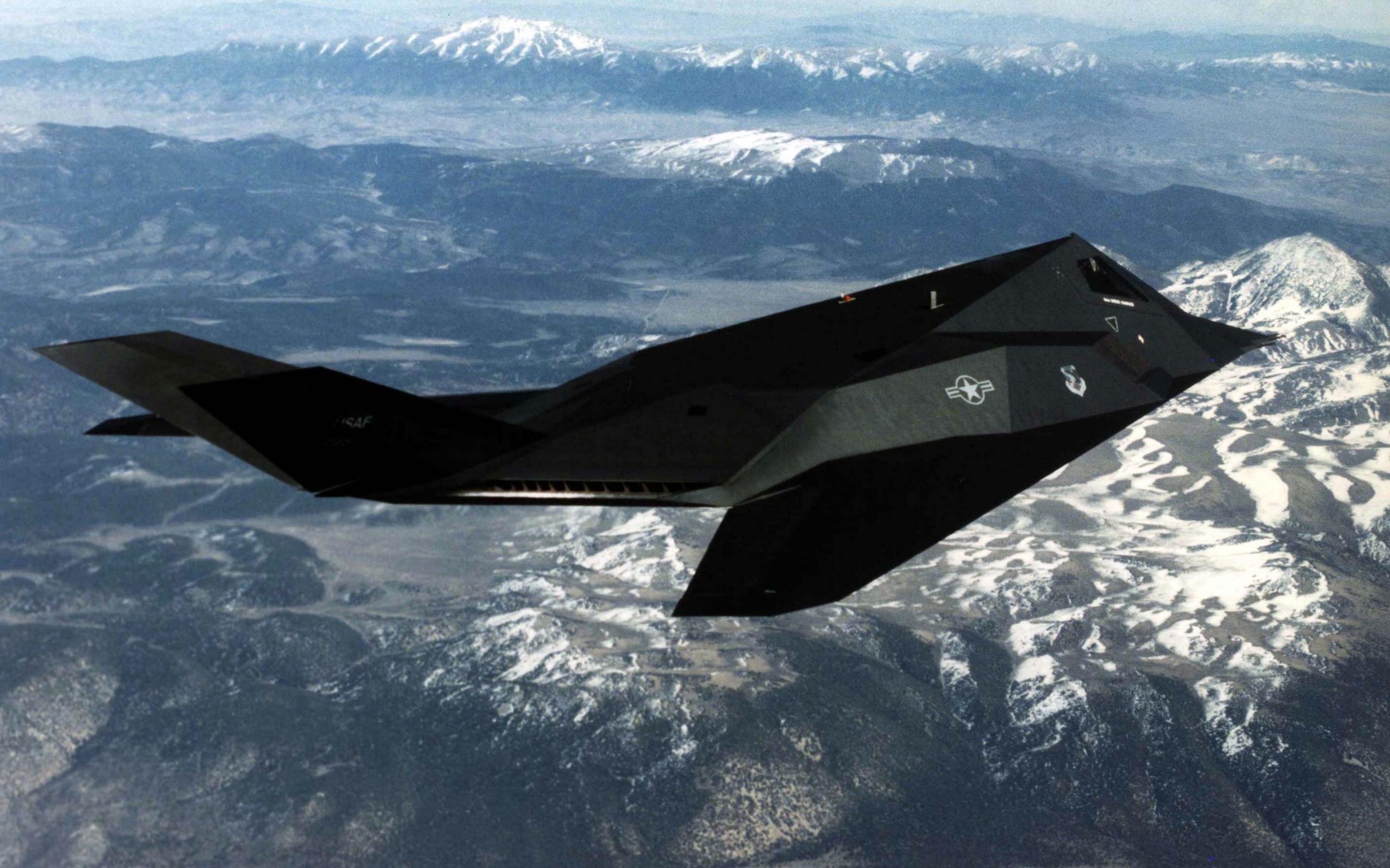 Lockheed F-117 Nighthawk HD Wallpaper | Background Image | 2880x1800