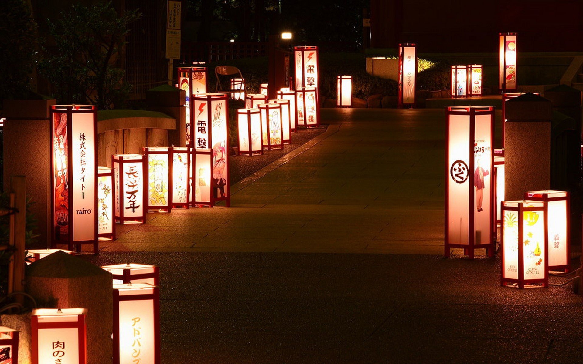 HD desktop wallpaper featuring a pathway illuminated by traditional man-made lanterns glowing warmly in the night.