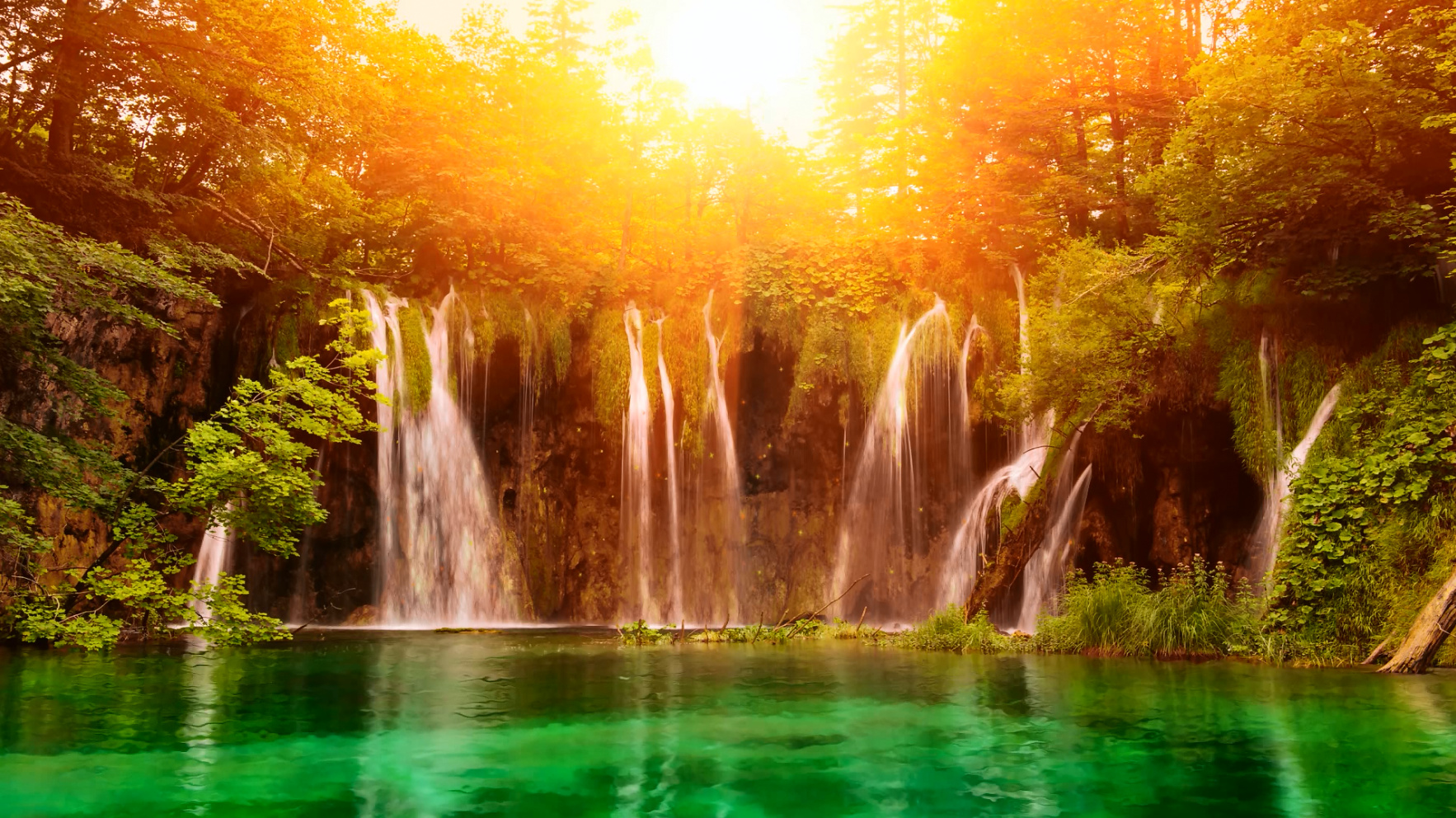 Download Nature Waterfall Wallpaper