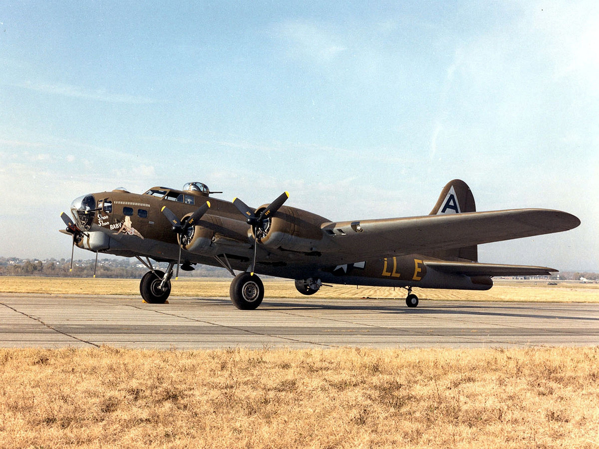 60+ Boeing B-17 Flying Fortress HD Wallpapers and Backgrounds