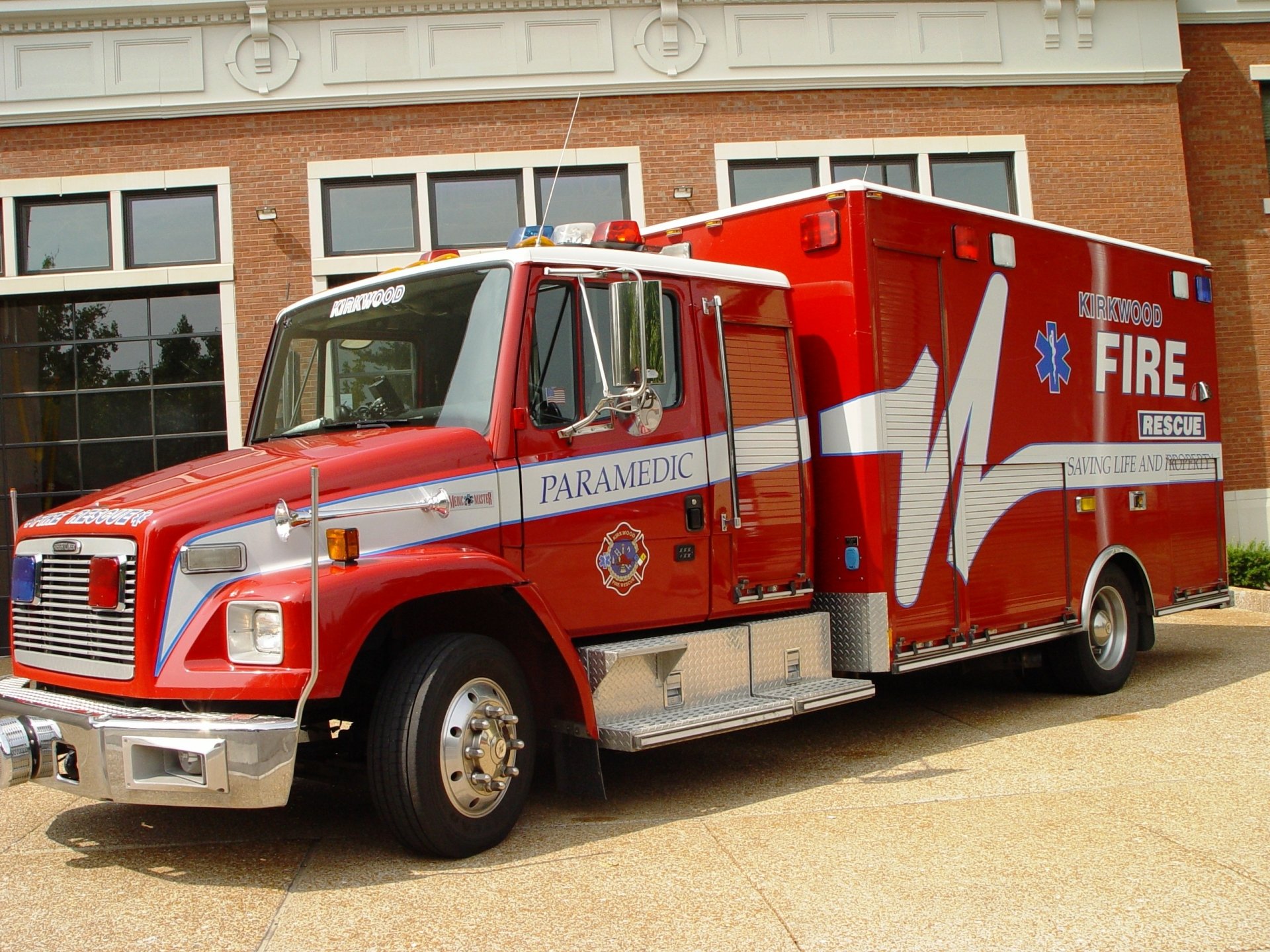 Download Vehicle Freightliner Trucks HD Wallpaper