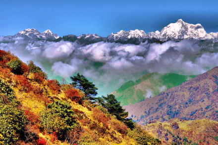 HD wallpaper of the Singalila Ridge in the Himalayas, showcasing vibrant autumn colors and snow-capped peaks in West Bengal, India.