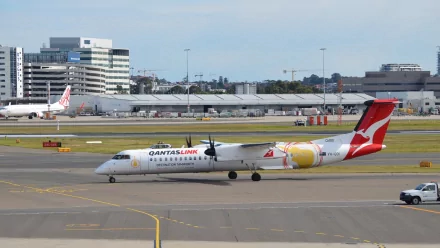  VH-QOI Bombardier DHC-8-402Q Dash 8 QantasLink At Sydney Airport Australia