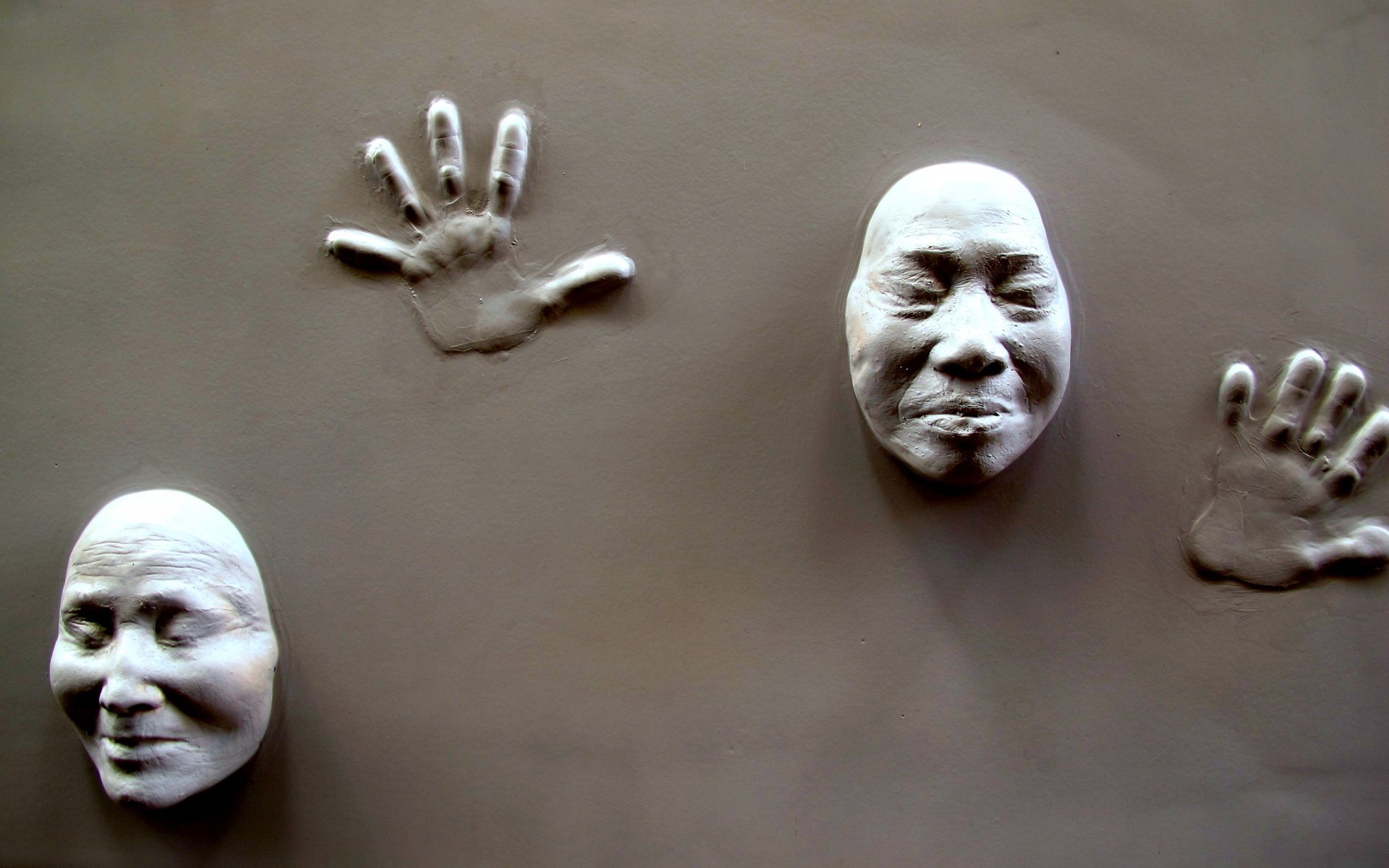 Download Man Made Sculpture HD Wallpaper