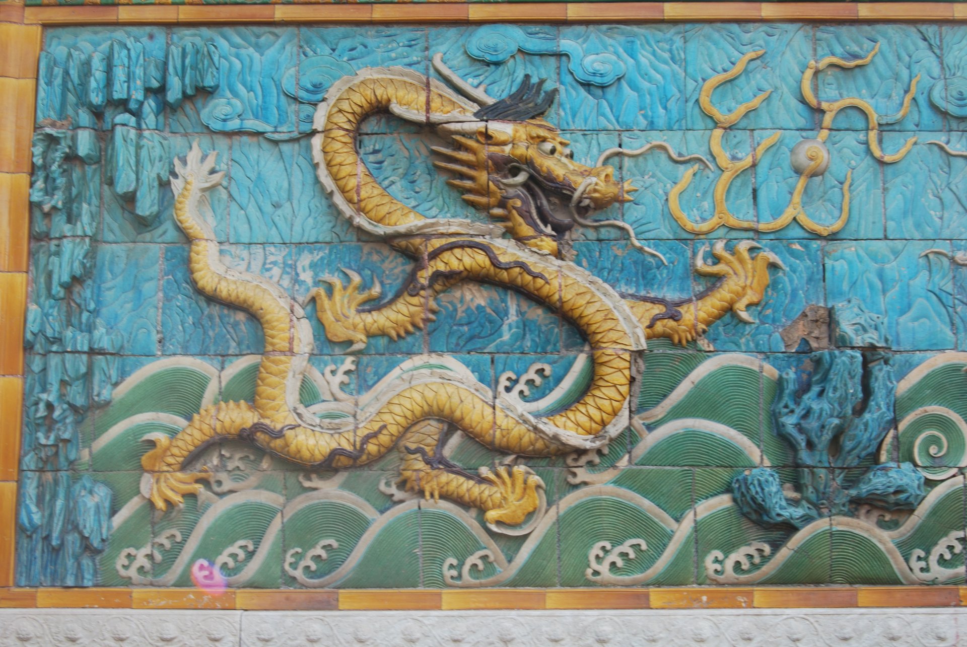 Download Man Made Nine-dragon Wall 4k Ultra HD Wallpaper