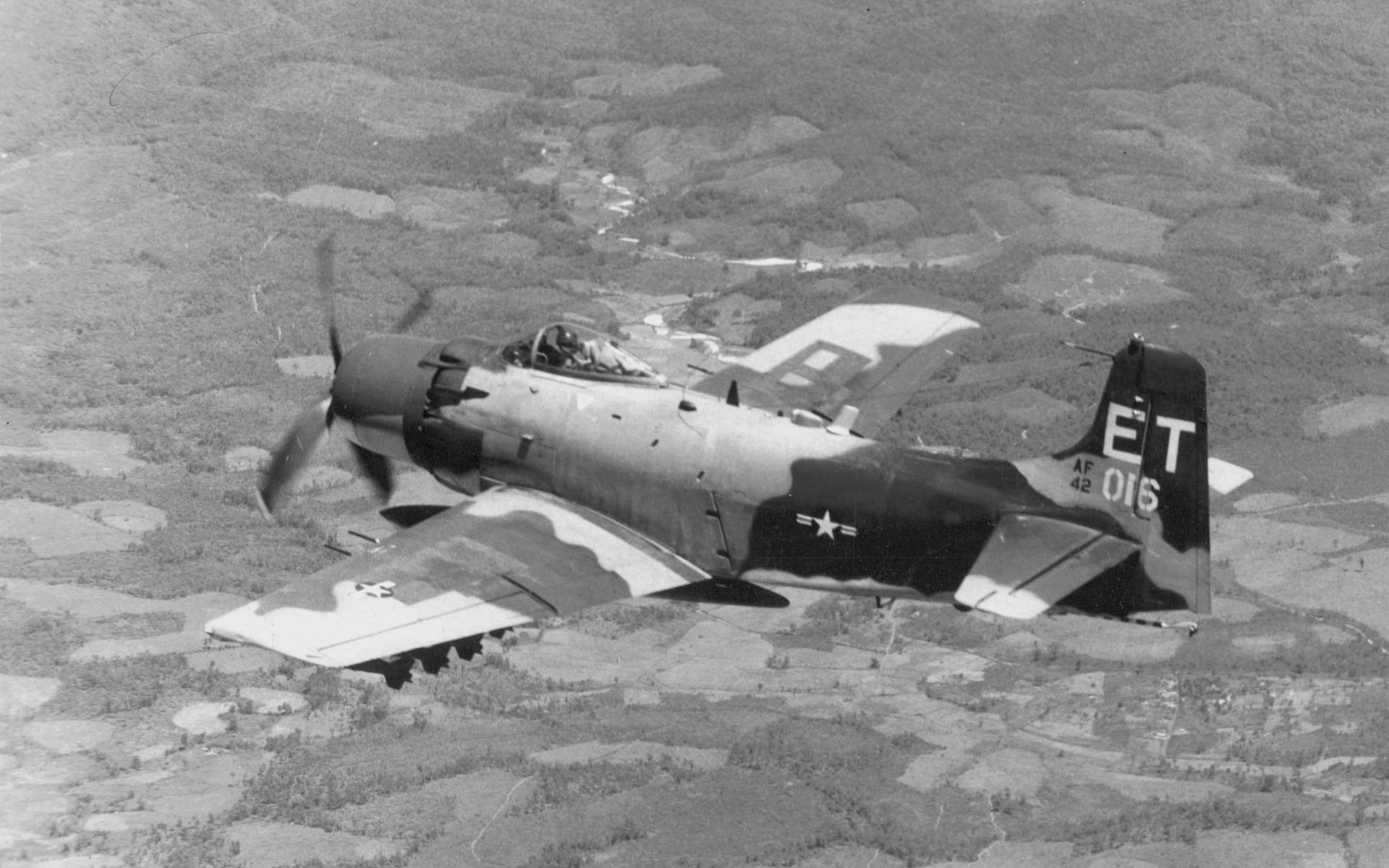 Download Military Douglas A-1 Skyraider HD Wallpaper