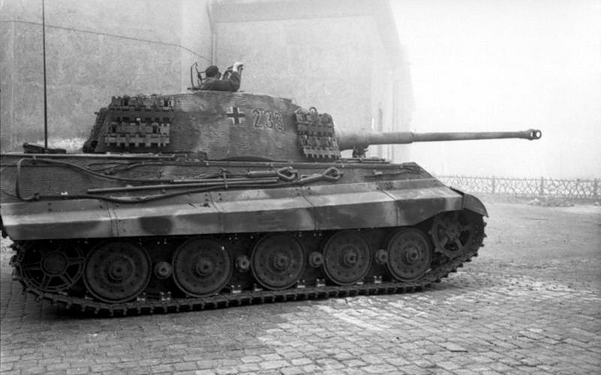 Panzerkampfwagen 6 Tiger Panzer VI Tiger Und K nigstiger QRORQ