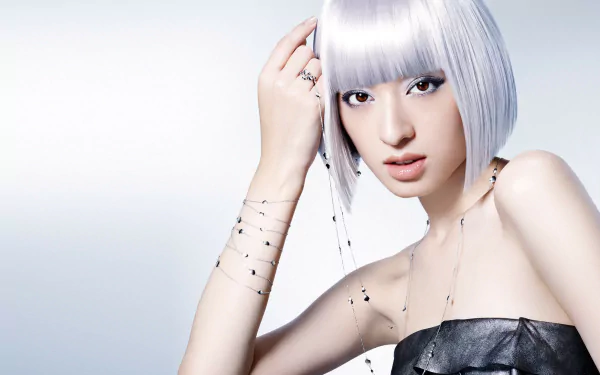 HD PC desktop wallpaper featuring a woman with silver bob hair and striking makeup, identified as Chiaki Kuriyama, against a minimalist light background.