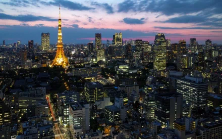 HD desktop wallpaper of Tokyo cityscape at dusk featuring the illuminated Tokyo Tower in Japan against a vibrant sky.