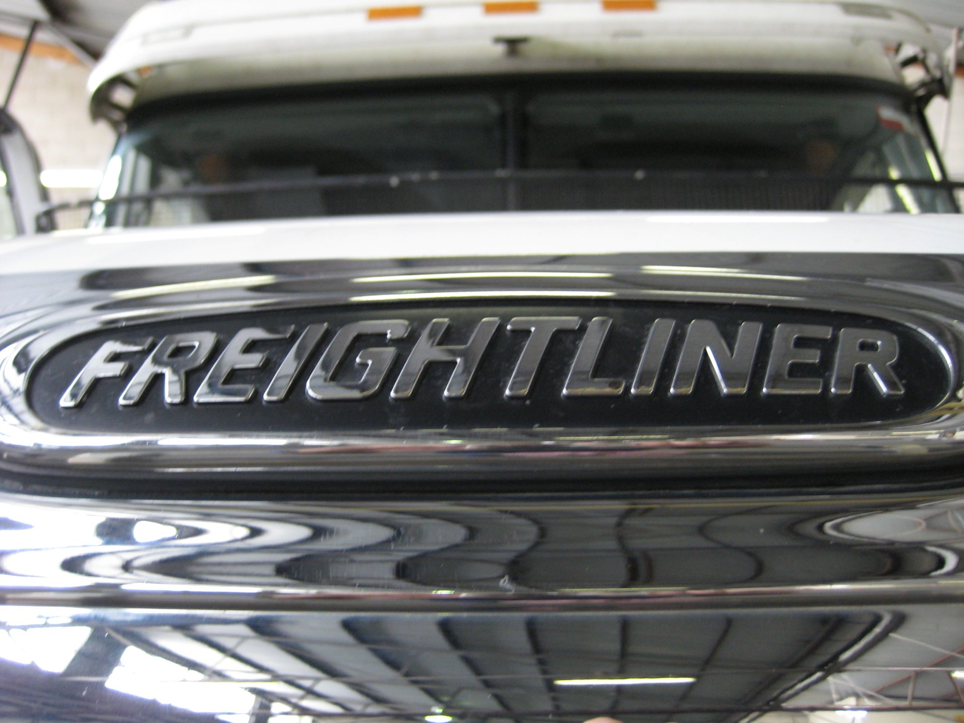 Download Vehicle Freightliner Trucks HD Wallpaper