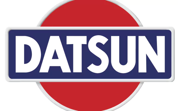 HD PC desktop wallpaper featuring the classic Datsun vehicle logo with bold white text on a blue rectangle over a red circle background.