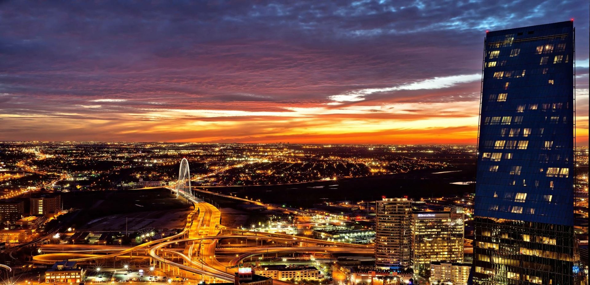 Download Man Made Dallas Wallpaper