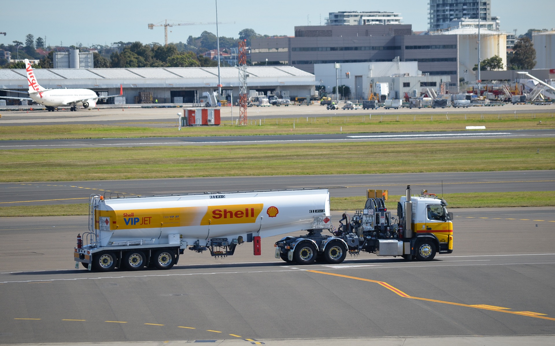 Shell VIP JET Tanker At Sydney Airport by lonewolf6738