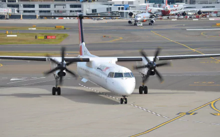  Qantas Q400 At Sydney Kingsford Smith Airport