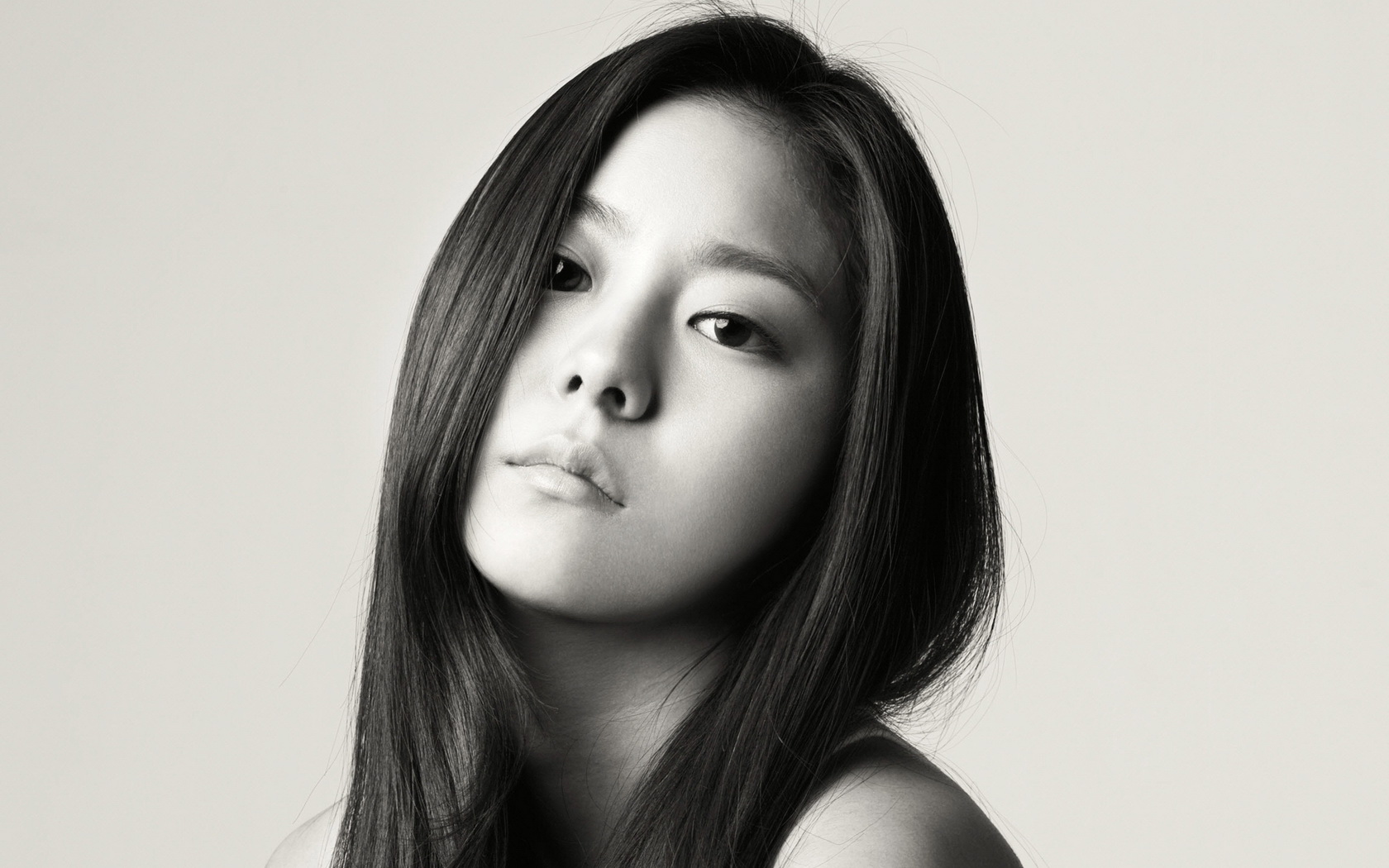 Download Kim Yoo Jin Woman Model Wallpaper