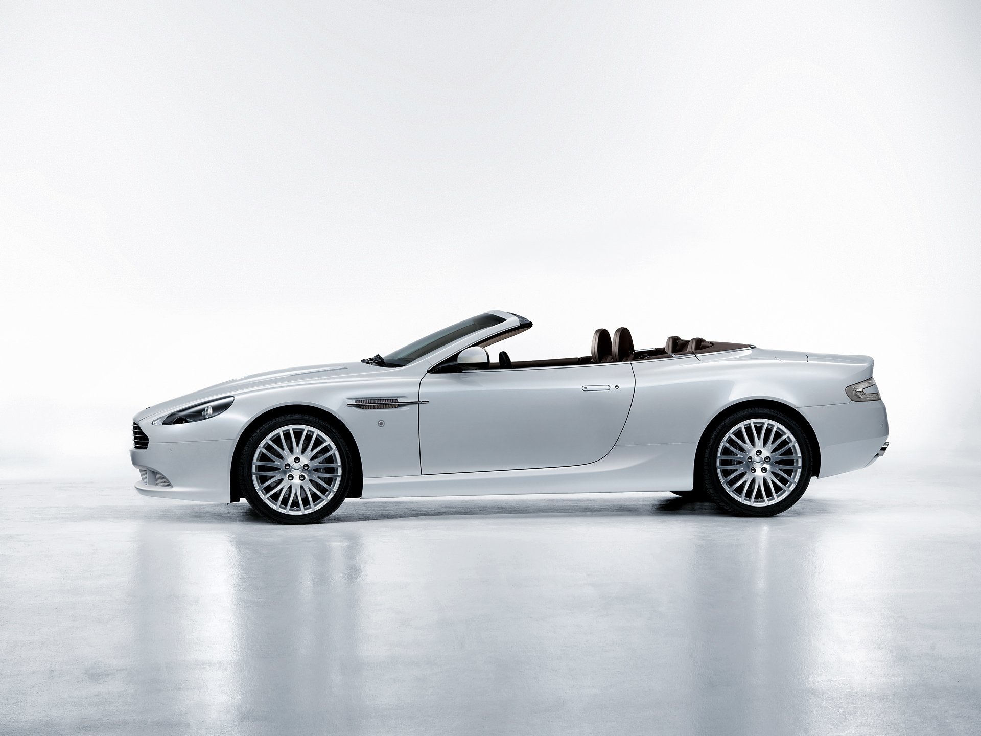 Download Aston Martin Vehicle Aston Martin DB9 HD Wallpaper