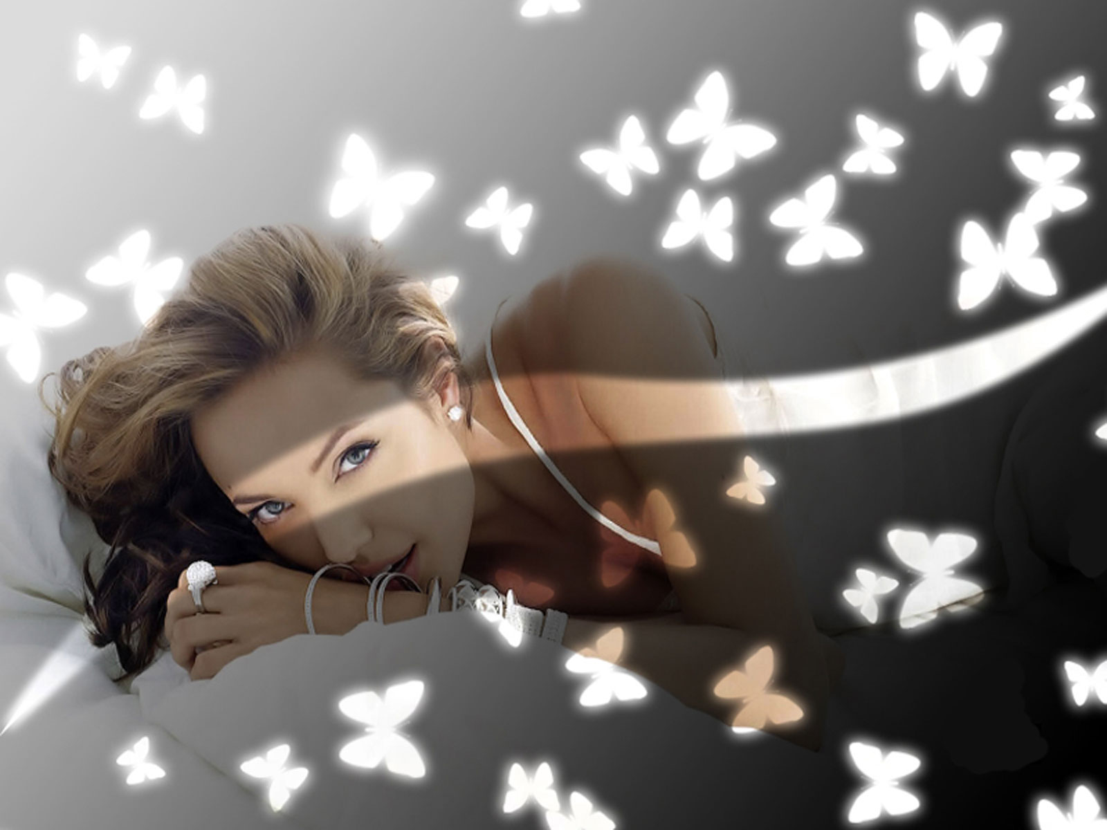 Download Celebrity Angelina Jolie Wallpaper