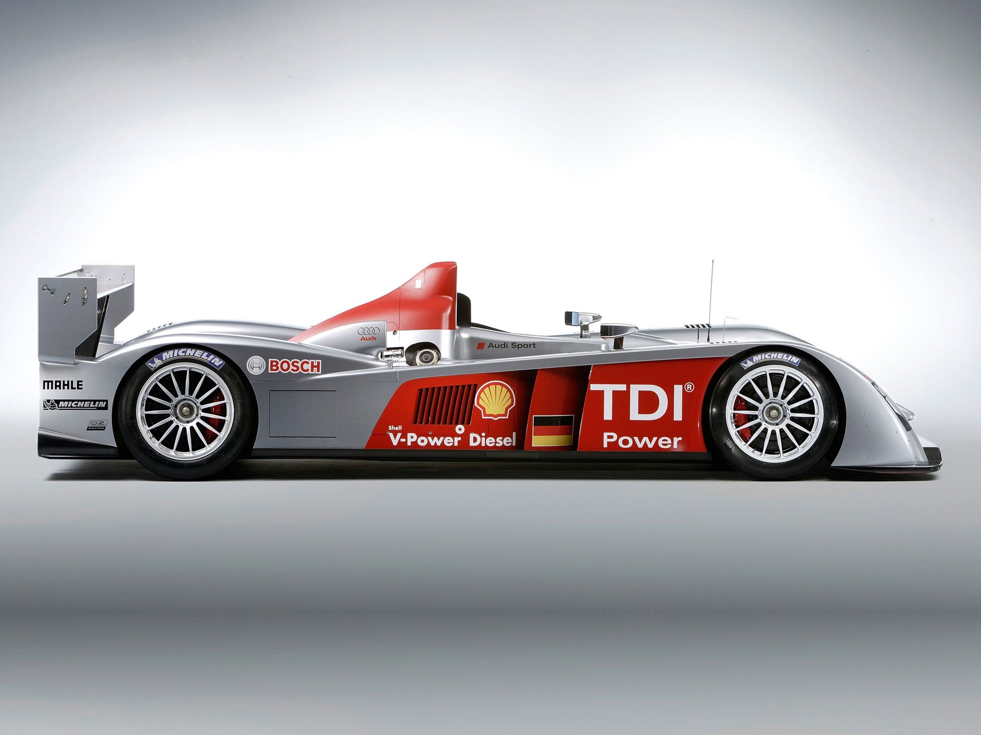 Download Audi Vehicle Audi R10 TDI HD Wallpaper