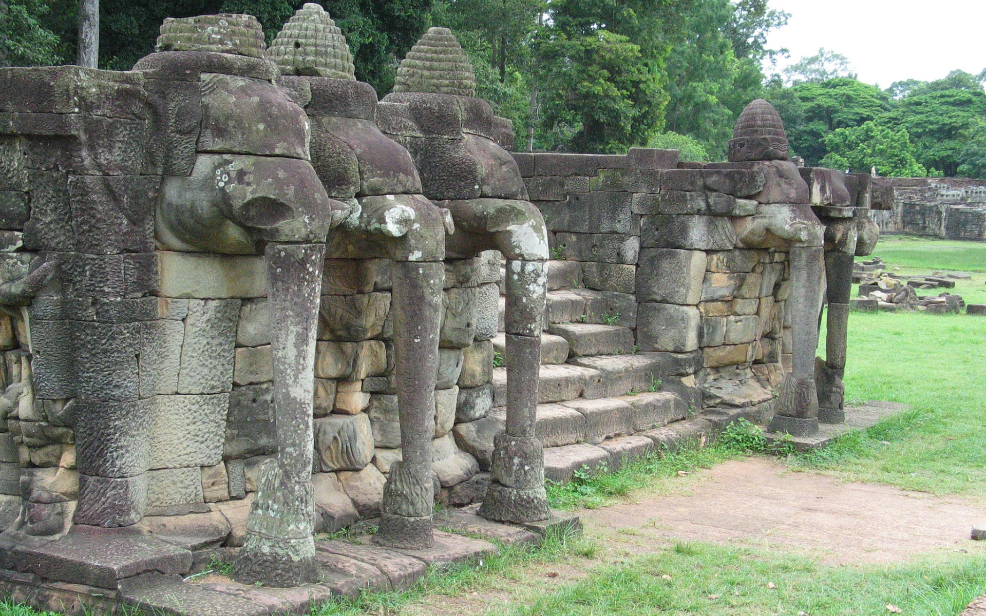 Religious Angkor Thom HD Wallpaper | Background Image