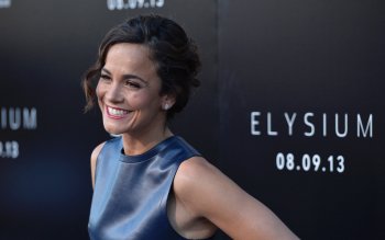 Alice Braga Full HD Wallpaper and Background Image | 1920x1200 | ID:320589