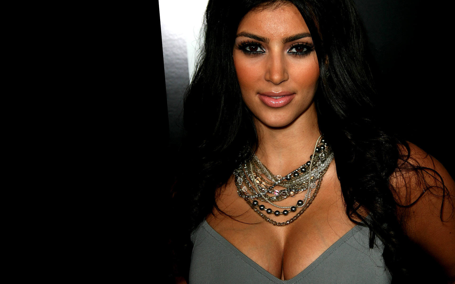 Celebrity Kim Kardashian HD Wallpaper