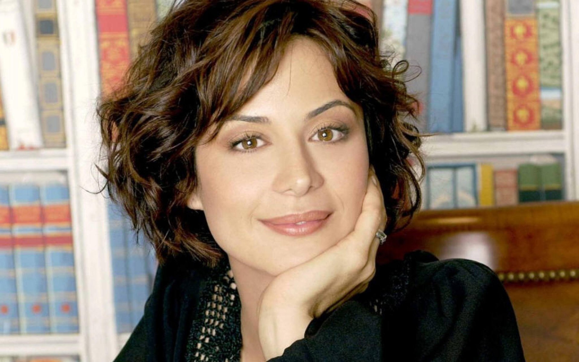 Download British Actress Celebrity Catherine Bell HD Wallpaper