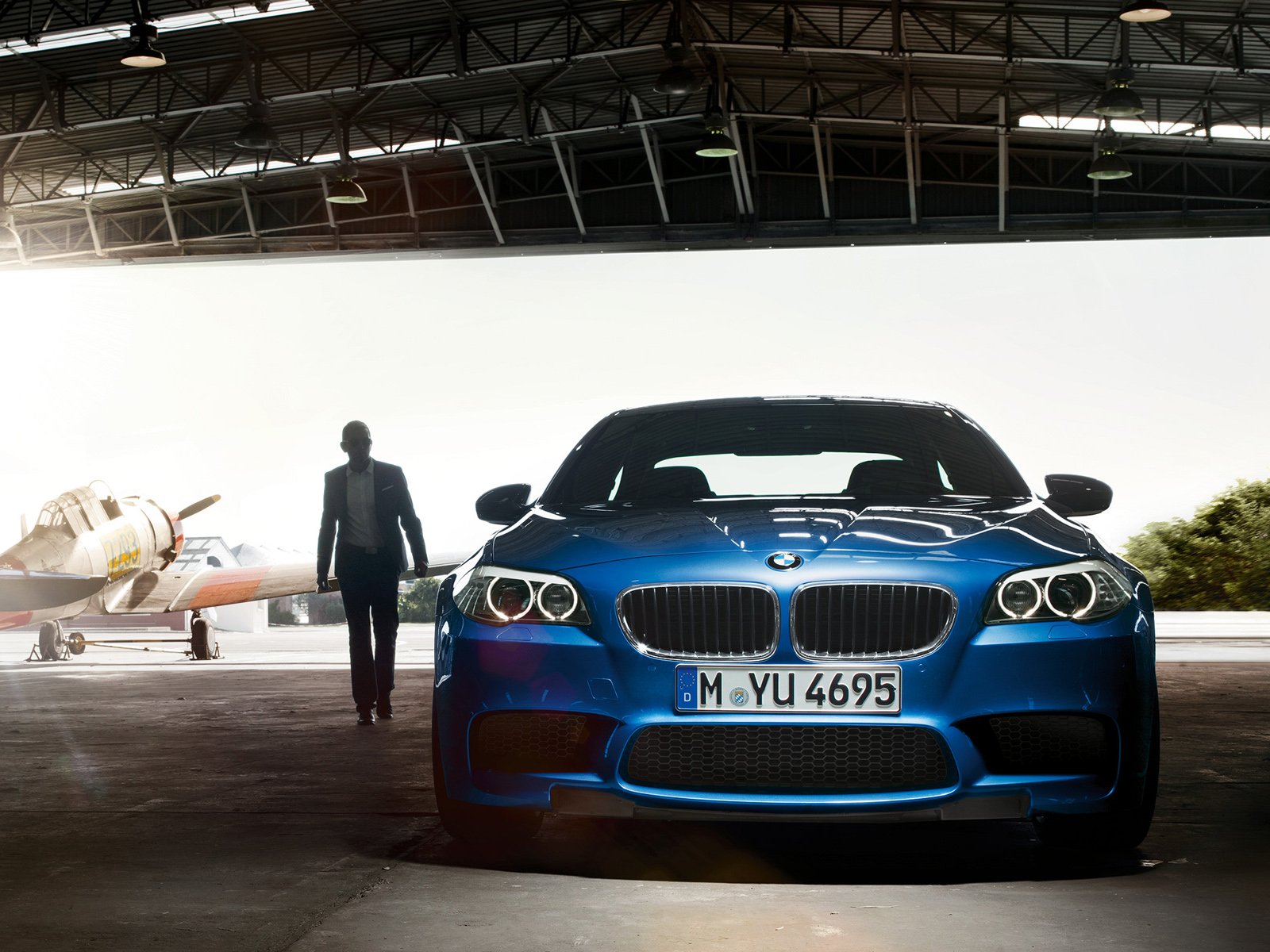 Download BMW Vehicle 2012 BMW M5 Wallpaper