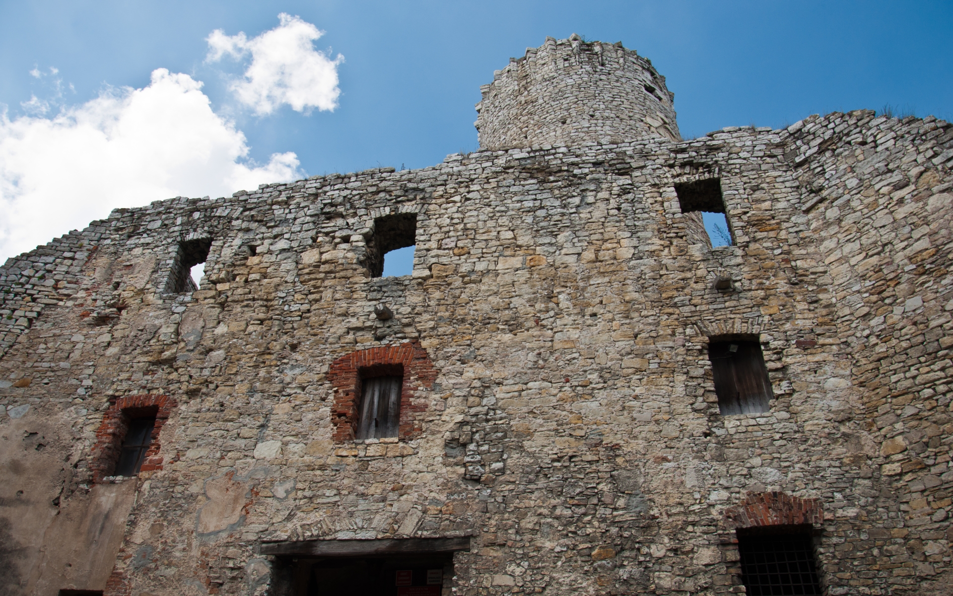 Lipowiec Castle in Babice